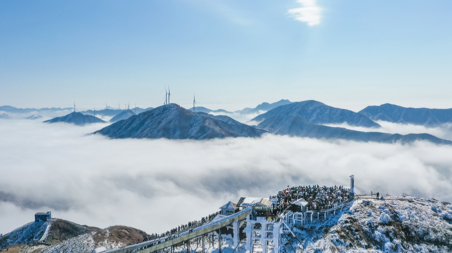 云海雾凇引客来