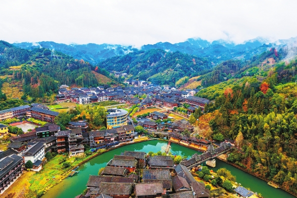 青山绿水绕侗寨