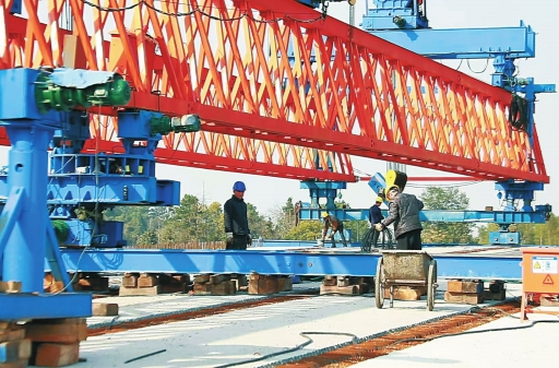 【新年開新局】“飛虹”拔節(jié)生長——長沙機(jī)場中軸城際快速干道南段施工現(xiàn)場掃描