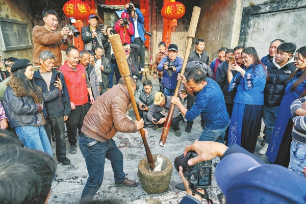 光影绘新年 惠民暖人心