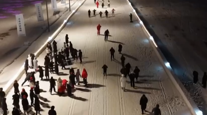 “無門檻”冰雪運動激活“冰雪經(jīng)濟(jì)”新引擎 冰雪裝備拼科技加速“走出去”