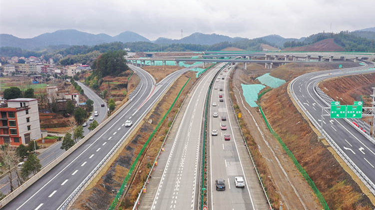 新新高速公路建成通车