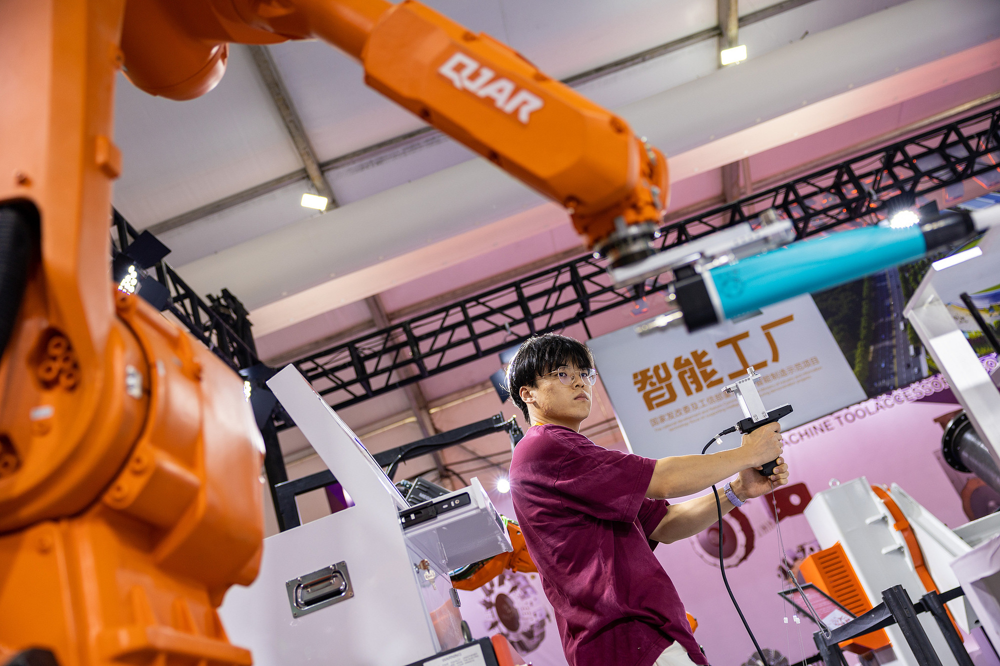 央广时评丨创新潮起为“中国新智造”注入数智动能