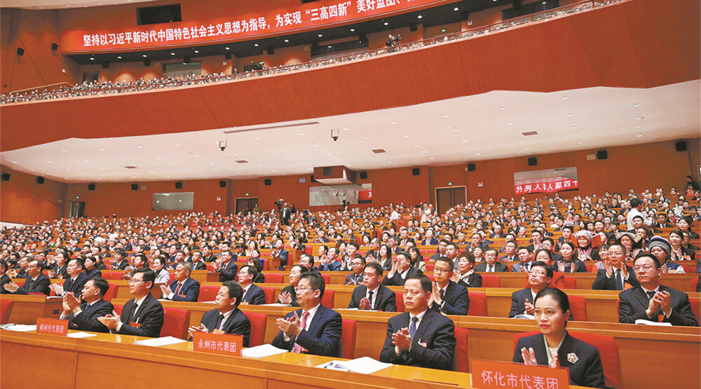 跃马扬鞭开新局 砥砺奋进“十五五”