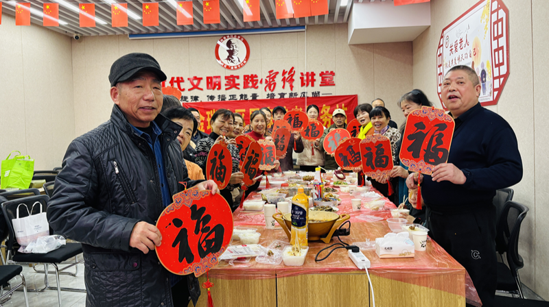 金瑞社区：笔墨传福乐晚年 团圆家宴叙温情