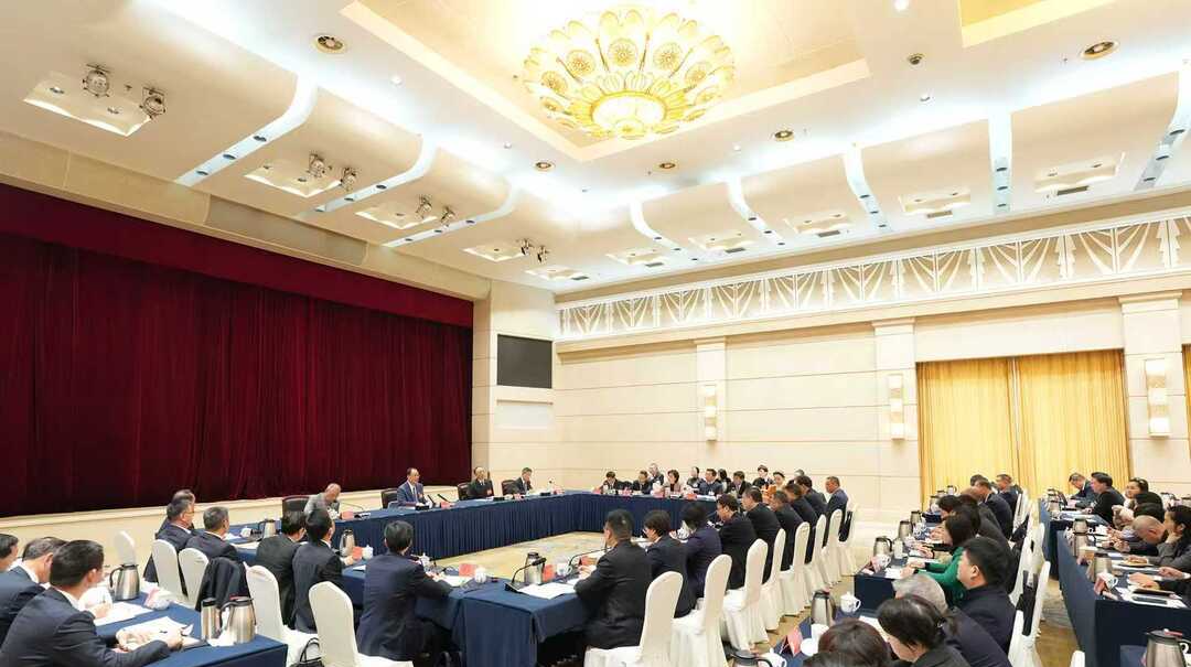 毛伟明参加省政协十三届四次会议第二联组讨论