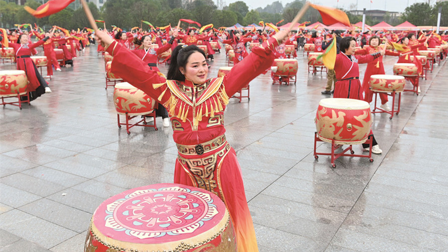 击鼓祈福迎新春