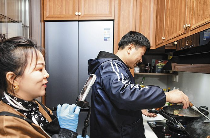 移动厨房烹年味 灶台跟着订单走