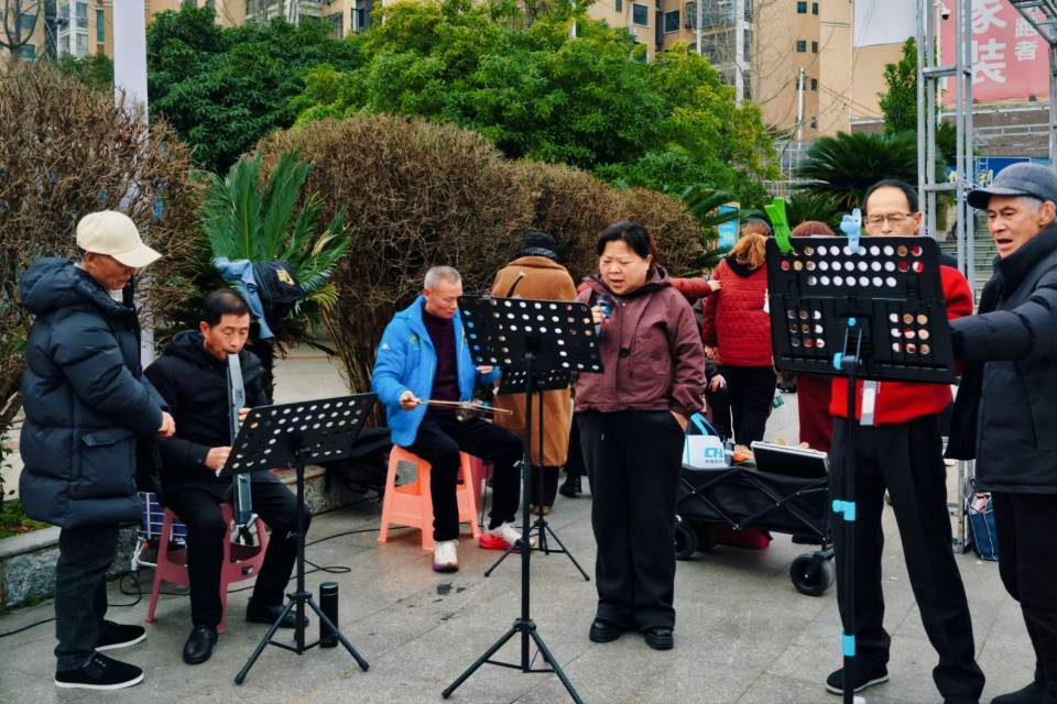 马年游湖南⑳｜“家门口”乐享新春 邵东昭阳公园张灯结彩人气旺