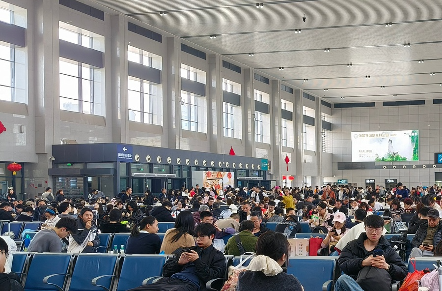 长株潭城际铁路春节客流创新高