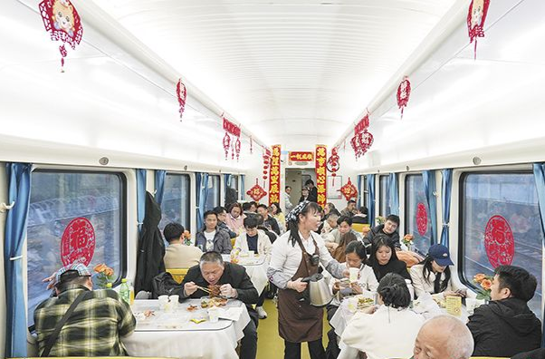 开往春天的绿皮火车