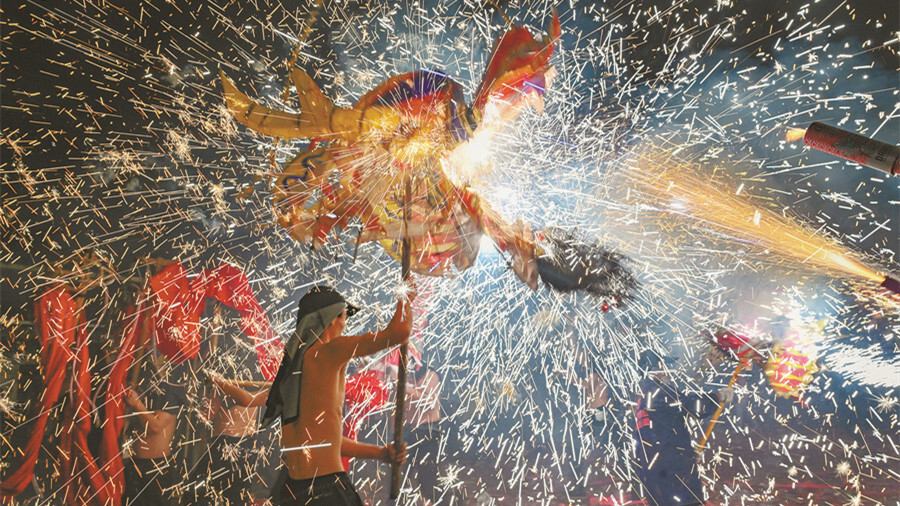 钢火烧龙迎元宵