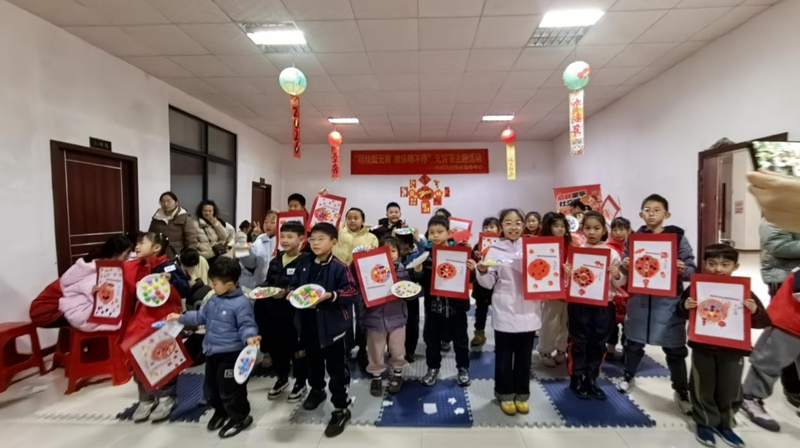 童趣闹元宵 邻里共团圆