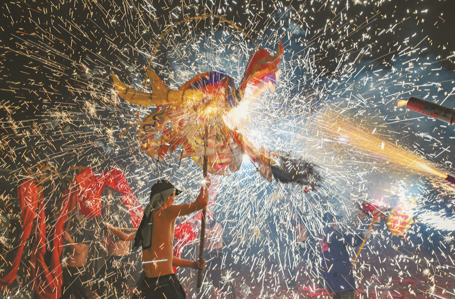 鋼火燒龍迎元宵