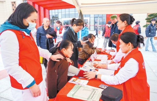 各地開展多種活動 踐行新時代雷鋒精神