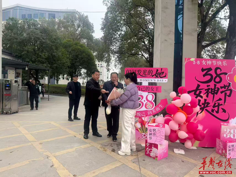 竞芳华｜中方县泸阳镇芙蓉学校开展“三八”国际劳动妇女节庆祝活动