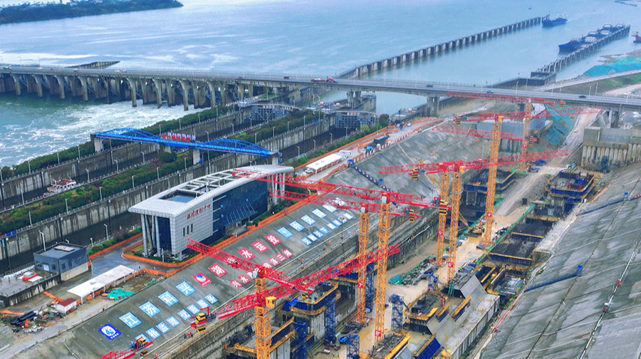 湘江长沙综合枢纽三线船闸建设正酣