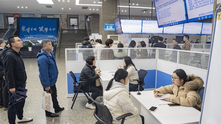 搭台送岗 服务赋能