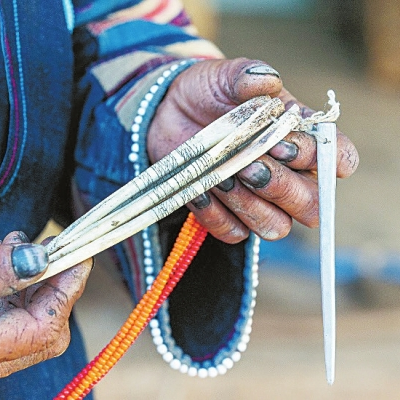 民族佩饰里藏着的文化“天书”