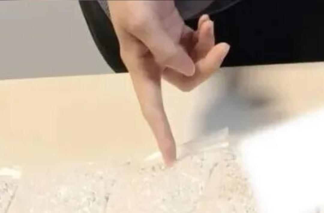 竟把14.46千克足银藏腰间入境，海关查获一起特殊走私案