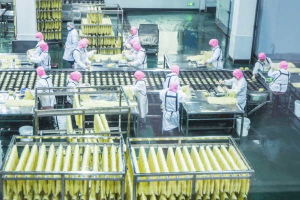 食品企业赶制订单忙