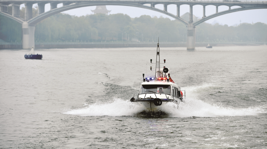 重拳整治橘子洲景区水域违规载客乱象