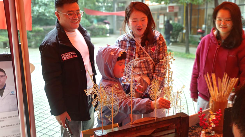 金星社区学雷锋便民市集将服务“送进网格” 暖到心头