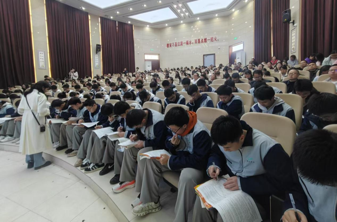 怀化市2026届高三语文二轮复习研讨会在湖天中学举行