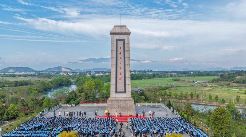 清明节前祭英烈