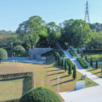 伟烈长垂青史——访左宗棠墓地