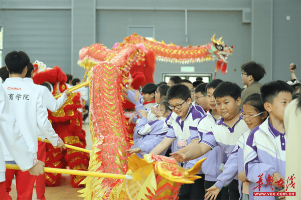 张家界民族小学赴张家界学院开展思政一体课研学交流活动