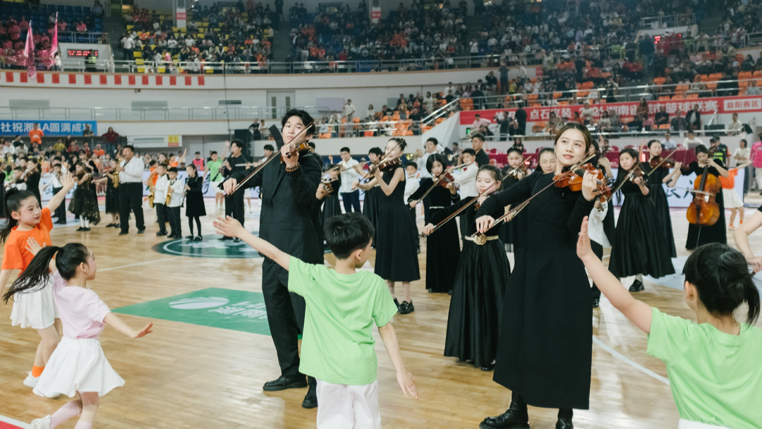 湘BA首现交响乐中场秀！益阳青少年用音乐燃爆赛场