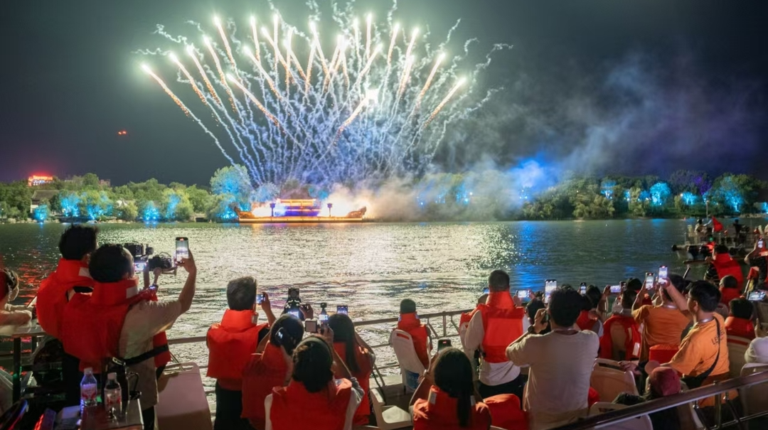 夜游南湖 魅力无限