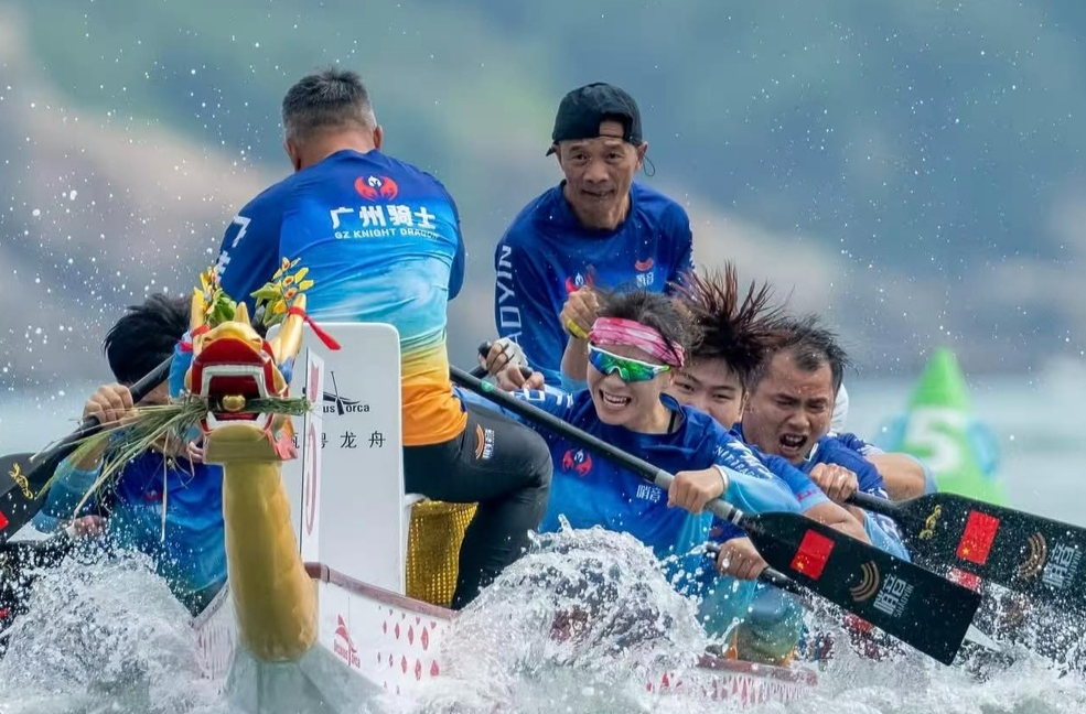 “泡”在汨羅江9年，“00后”姑娘龍舟賽場上乘風破浪