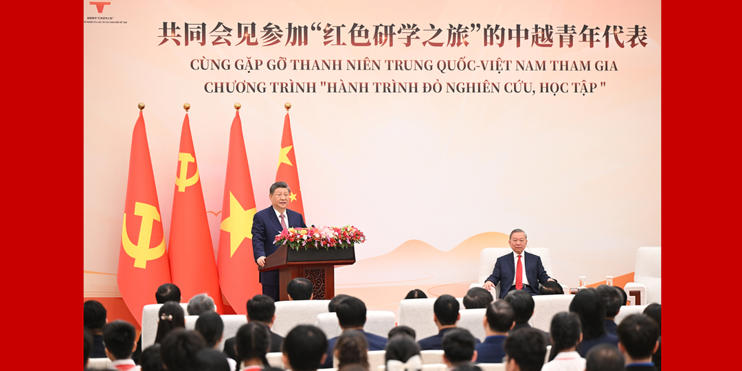 习近平同苏林共同会见中越青年代表