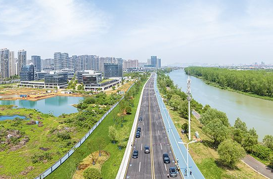 遛娃跑步看江景，惬意！