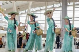 岳阳“洞庭渔女”闪现长沙机场