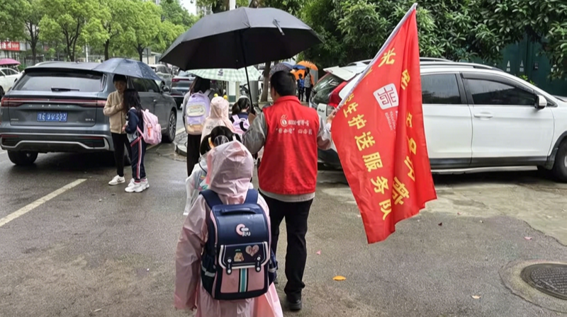 天鹅塘社区：星光邻里护成长 金色护航暖民心