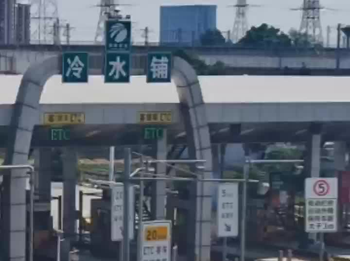 冷链货车起火，22吨香葱险遭烧毁！消防紧急救援