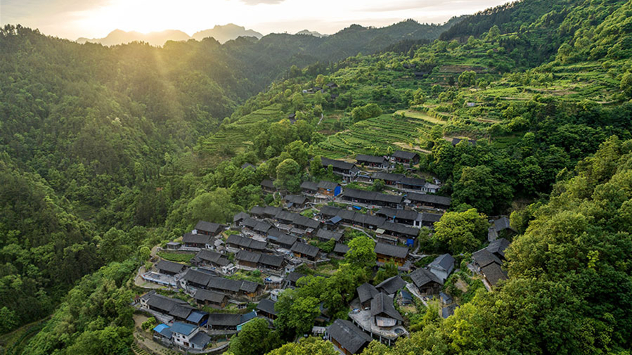 美丽苗寨