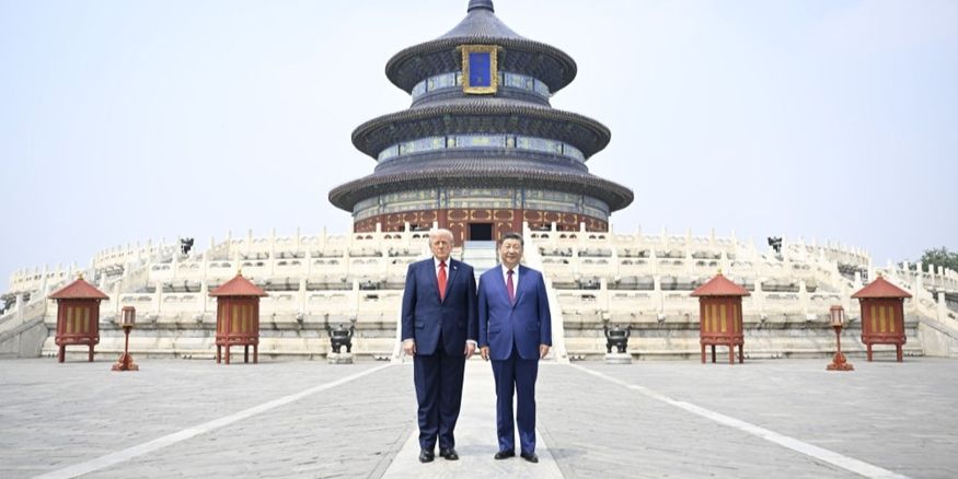 习近平同美国总统特朗普参观天坛