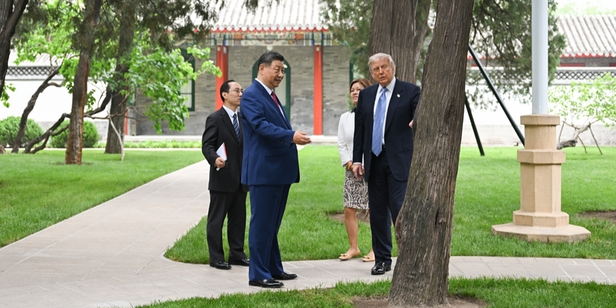 习近平同美国总统特朗普在中南海小范围会晤