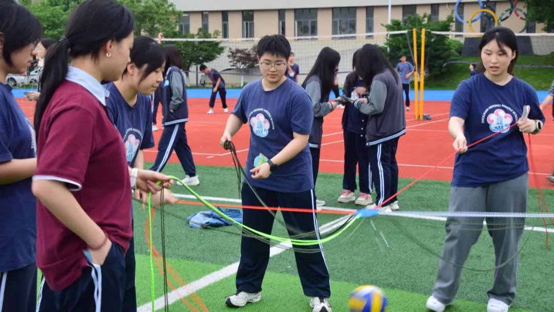 蓄满阳光 奔赴山海 周南梅溪湖中学2026年“心晴”跑活力启航