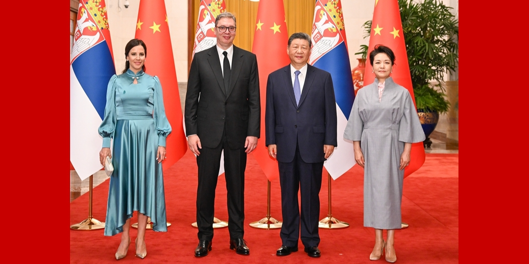 习近平同塞尔维亚总统武契奇会谈