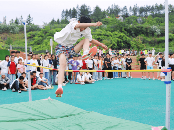 向未来｜溆浦县雅堂芙蓉学校2026年第四届体育节暨庆“六一”活动圆满举行