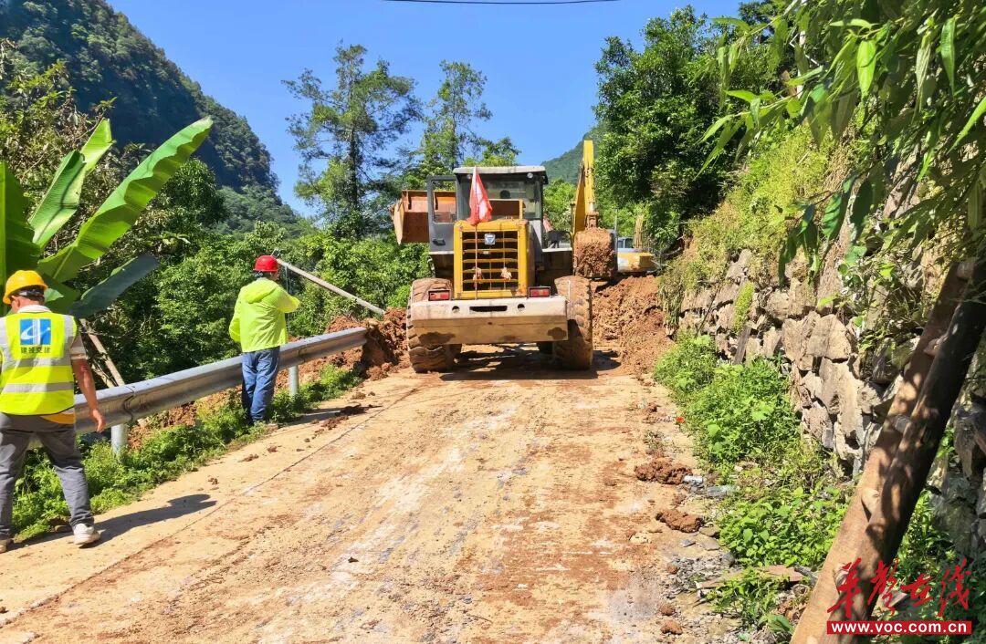 抢通6.8公里生命线！湖南建投交建公司星夜驰援石门县壶瓶山镇