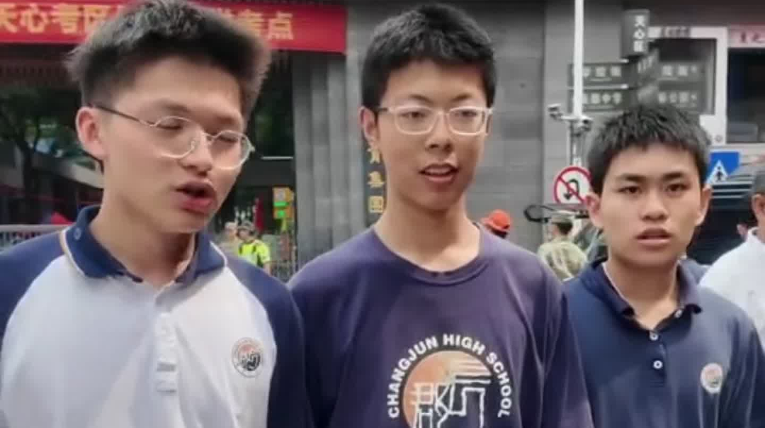 青春之聲！學(xué)子為高考學(xué)長學(xué)姐加油助威 