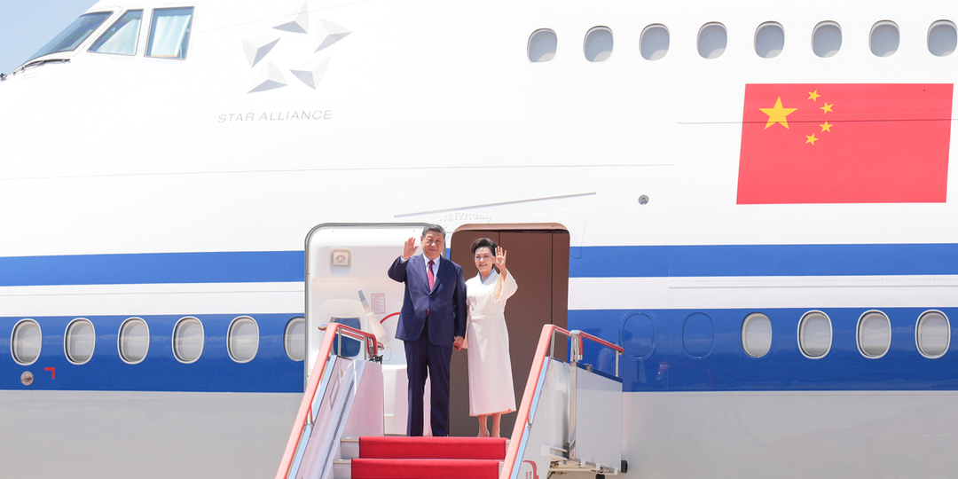 习近平抵达平壤开始对朝鲜进行国事访问