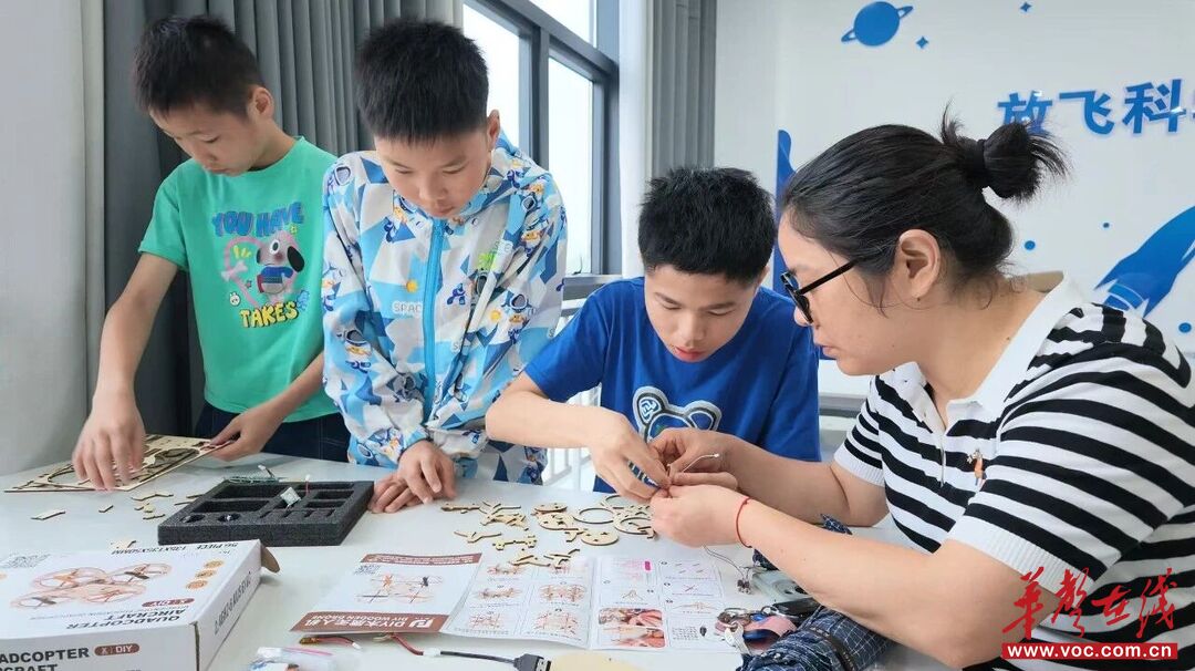 娄底桥头河机场开展航空科普公益活动 为福利院儿童播种蓝天梦想