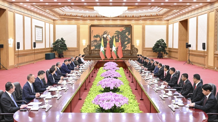 习近平同缅甸总统敏昂莱会谈